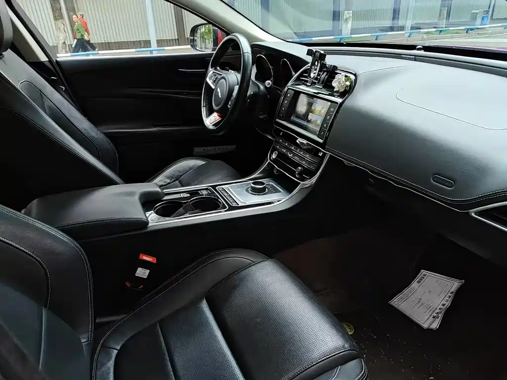 Jaguar XE 2015 2.0T 200PS R-Sport
