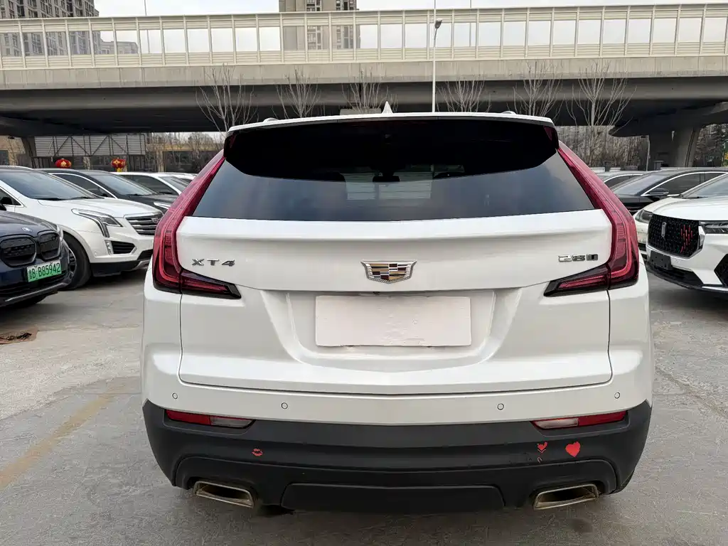 CADILLAC XT4