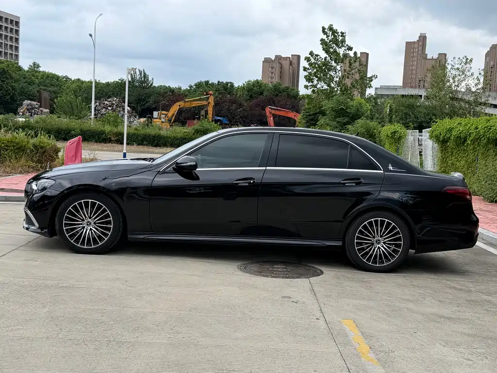 Mercedes-Benz E-Class — миниатюра 4