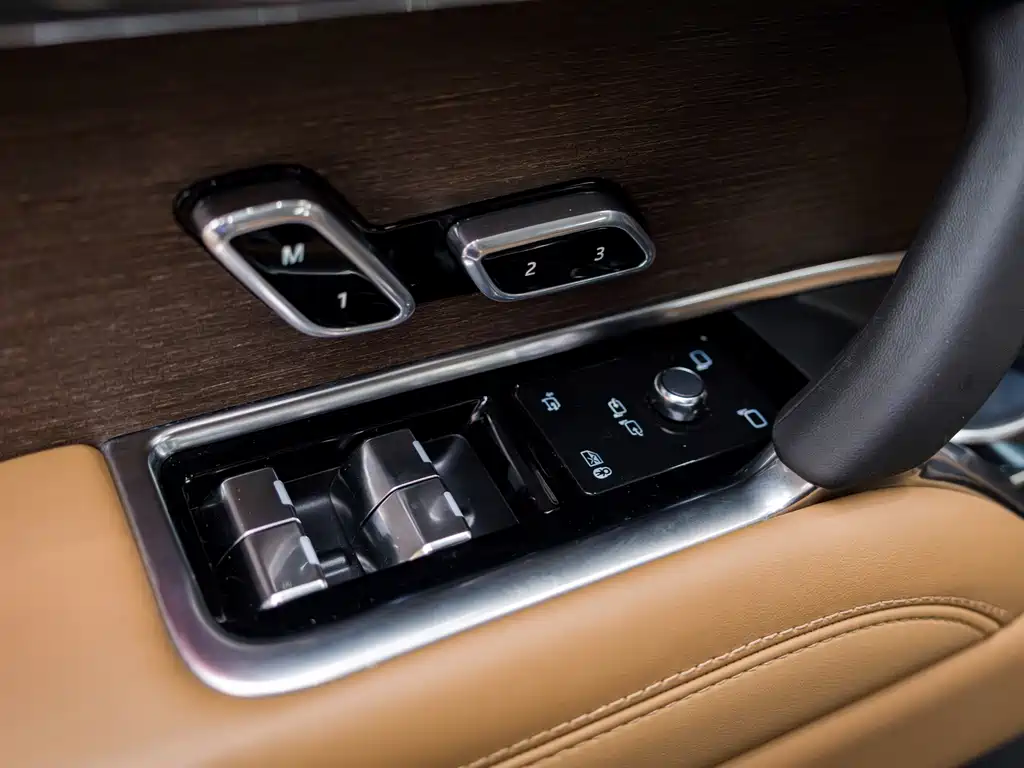 Land Rover Range Rover — миниатюра 6