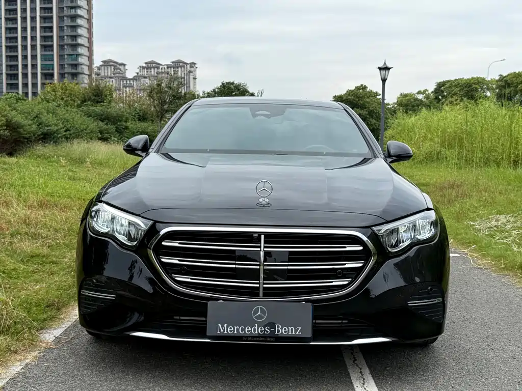 Mercedes-Benz E-Class — миниатюра 2