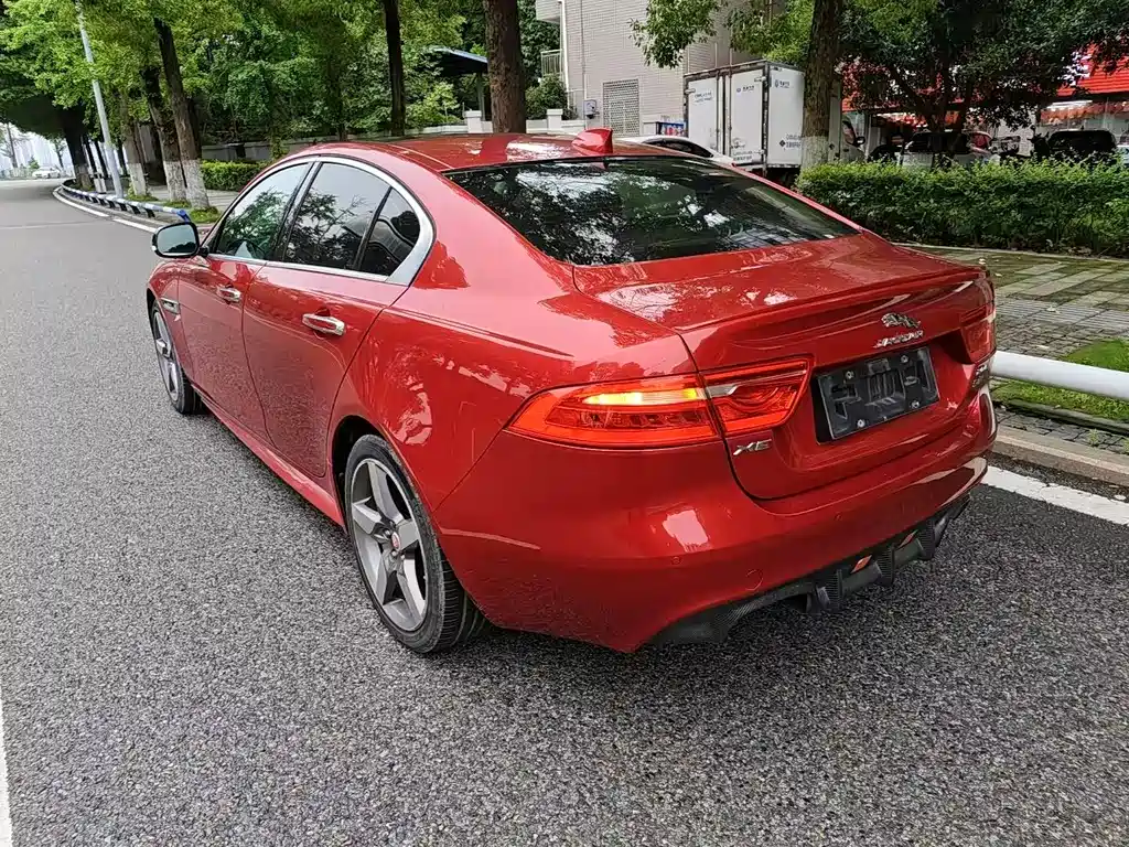 Jaguar XE 2015 2.0T 200PS R-Sport