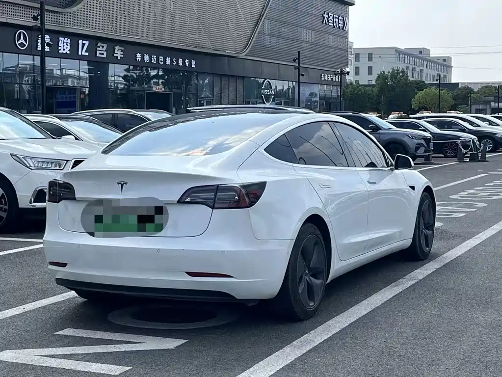 Tesla Model 3 — миниатюра 8