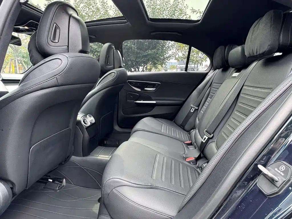 Mercedes-Benz C-Class — миниатюра 11