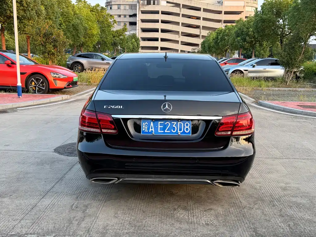Mercedes-Benz E-Class — миниатюра 6