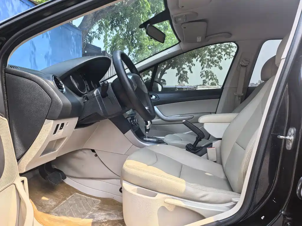 Peugeot 408 2.0L Auto Comfort Edition, фото 4