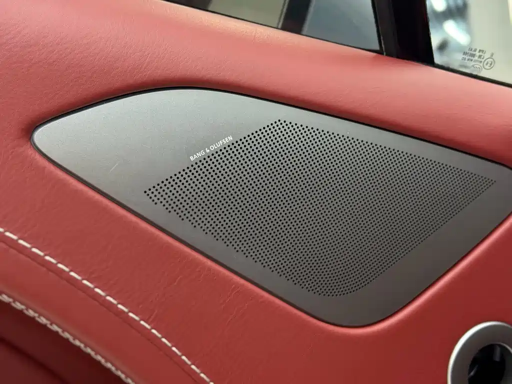 Aston Martin Rapide — миниатюра 11