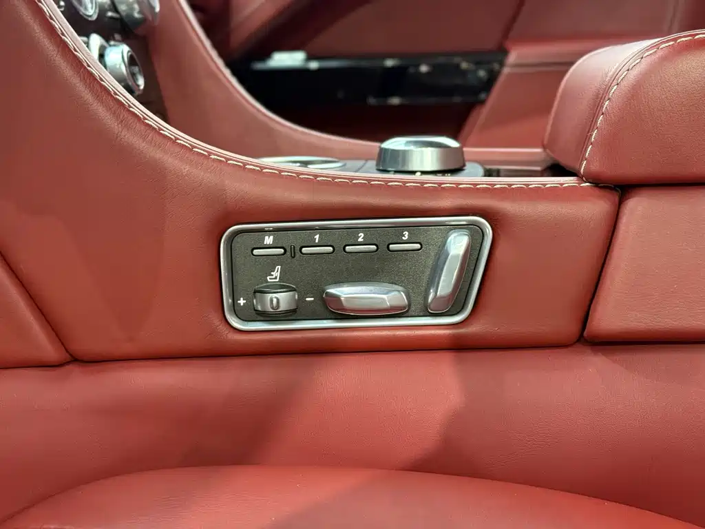 Aston Martin Rapide — миниатюра 15