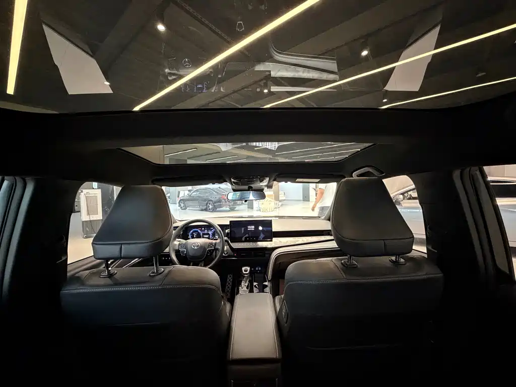 Toyota Camry — миниатюра 14