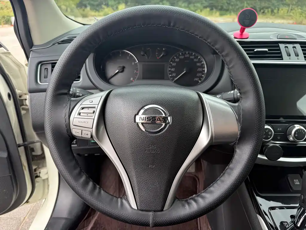 Nissan Tiida — миниатюра 17