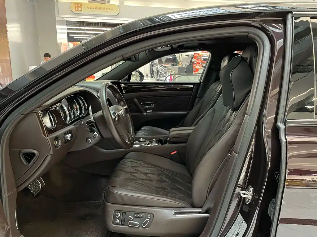 Bentley Flying Spur — миниатюра 8