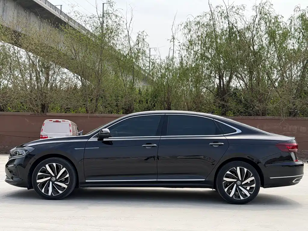 Volkswagen Passat 2022 330TSI Luxury