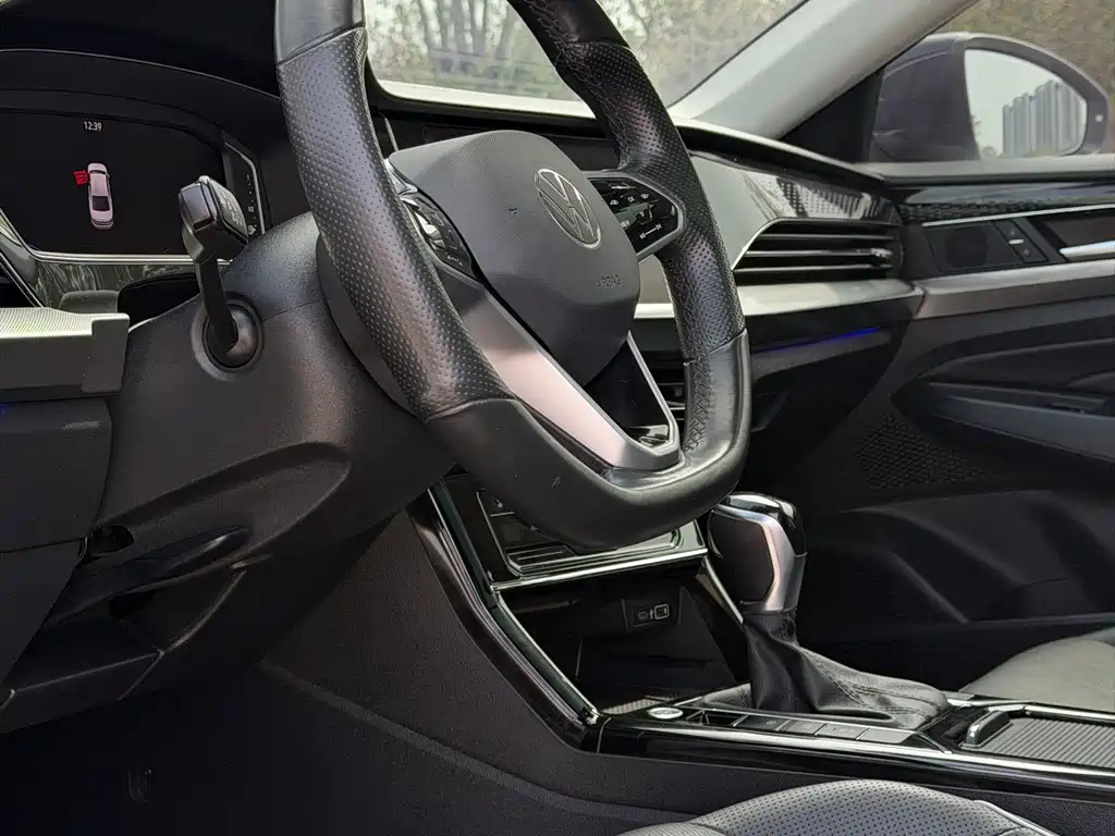 Volkswagen Passat 2022 330TSI Luxury