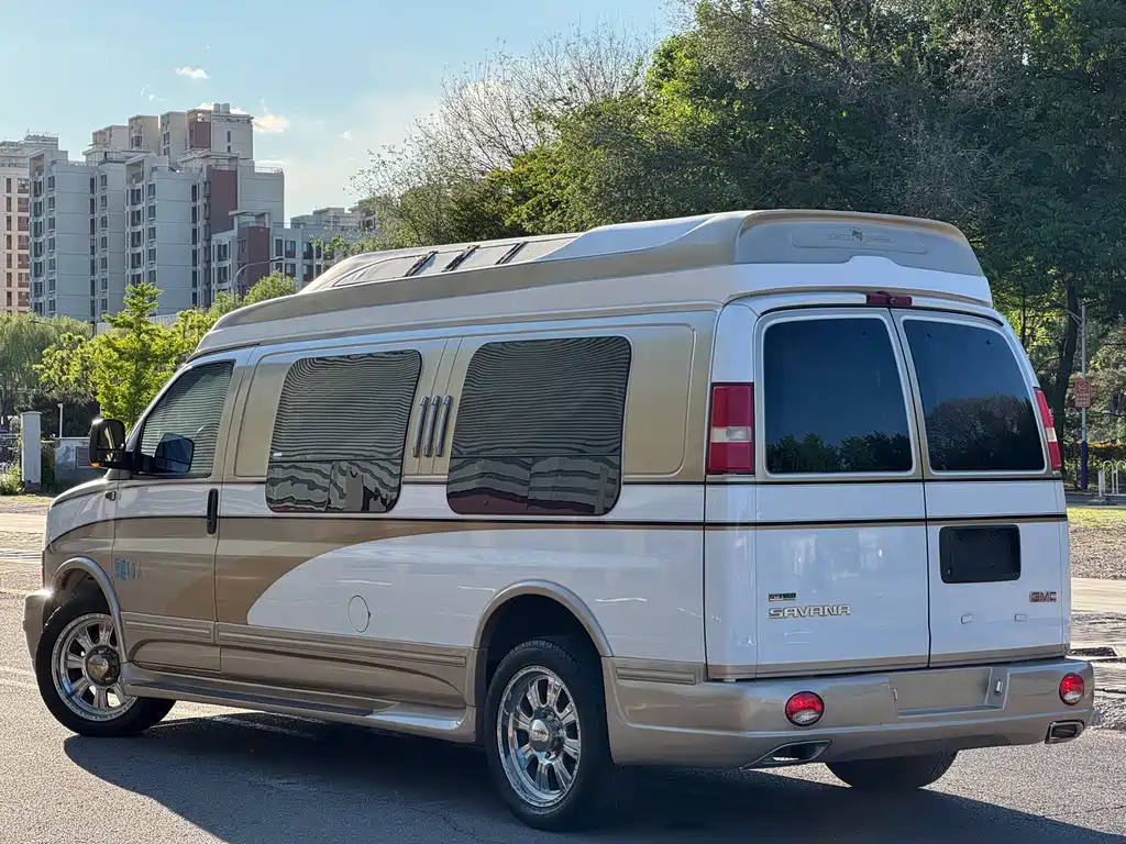 GMC Savana 2011 6.0L 10 мест