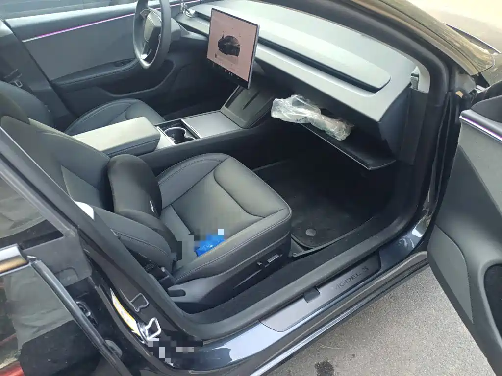 Tesla Model 3 — миниатюра 18