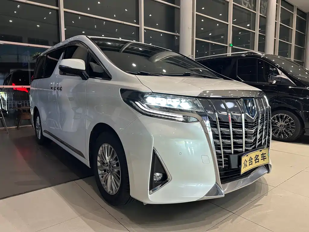 Toyota Alphard — миниатюра 3
