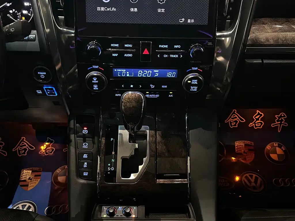 Toyota Alphard — миниатюра 11