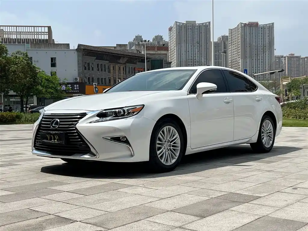Lexus ES 2016