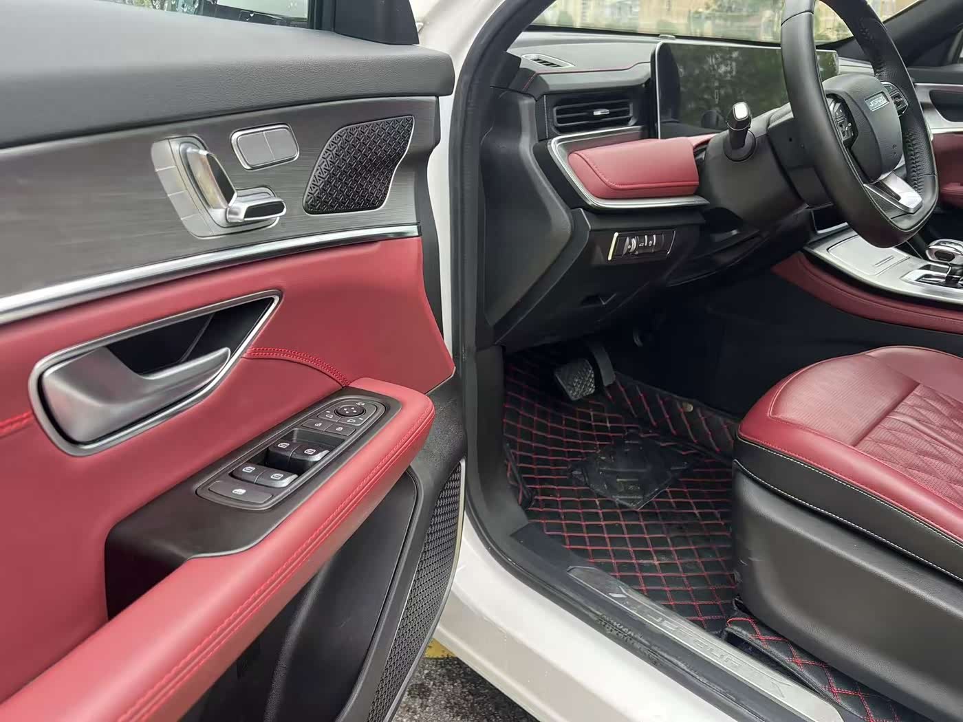 Jetour Jetour X70 PLUS 1.5 л 2024 г. Белый, пробег 20000 км