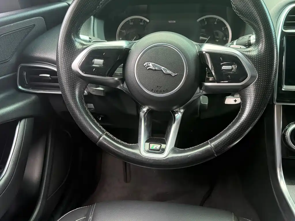 Jaguar XEL — миниатюра 7