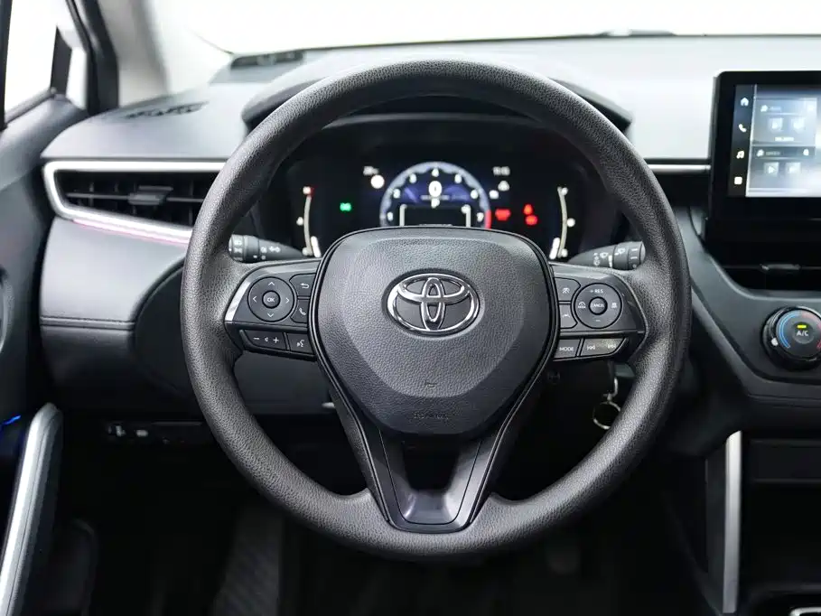 Toyota Corolla Cross — миниатюра 12