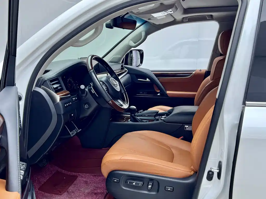 Lexus LX — миниатюра 27