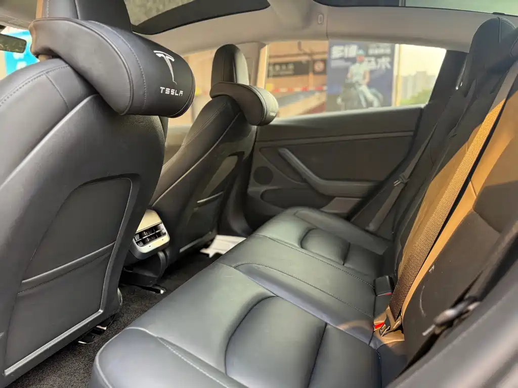 Tesla Model 3 — миниатюра 8