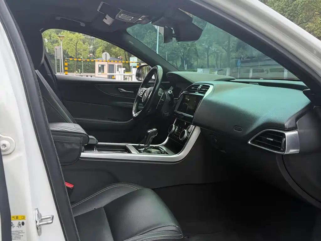 Jaguar XEL — миниатюра 11