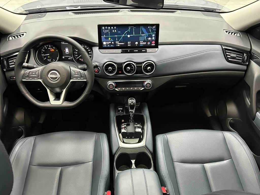 Nissan X-Trail 2.0 л 2025 г. Серебристо-серый, пробег 5300 км
