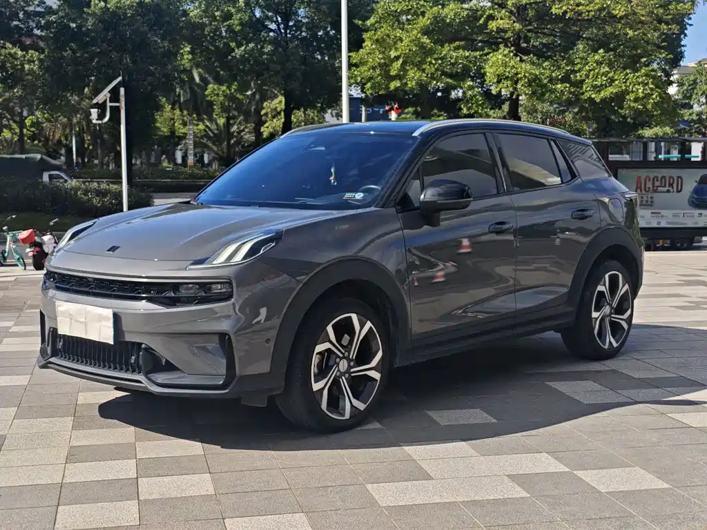 Lynk & Co 06