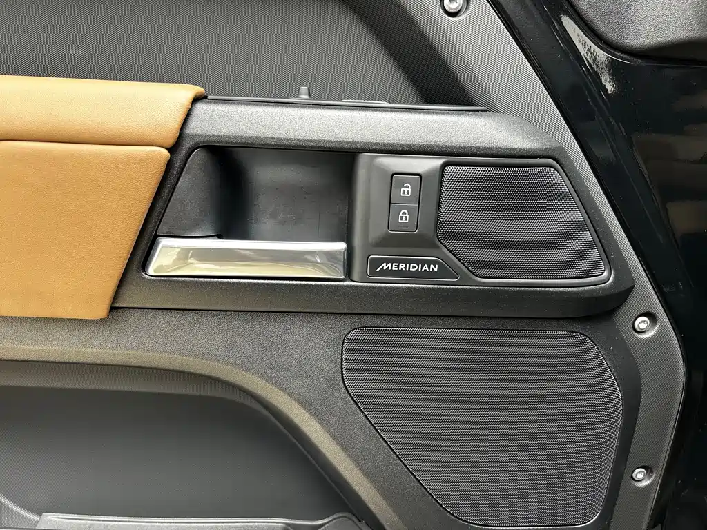 Land Rover Defender — миниатюра 8