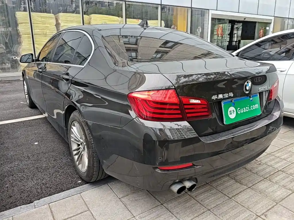BMW 5 Series — миниатюра 5