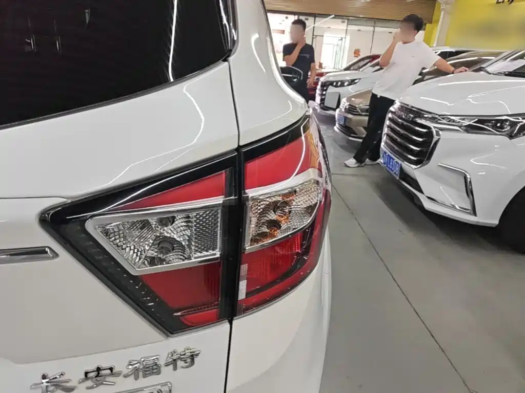 Ford Kuga — миниатюра 8