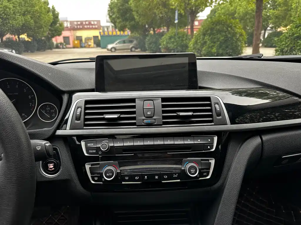 BMW 3 Series — миниатюра 17