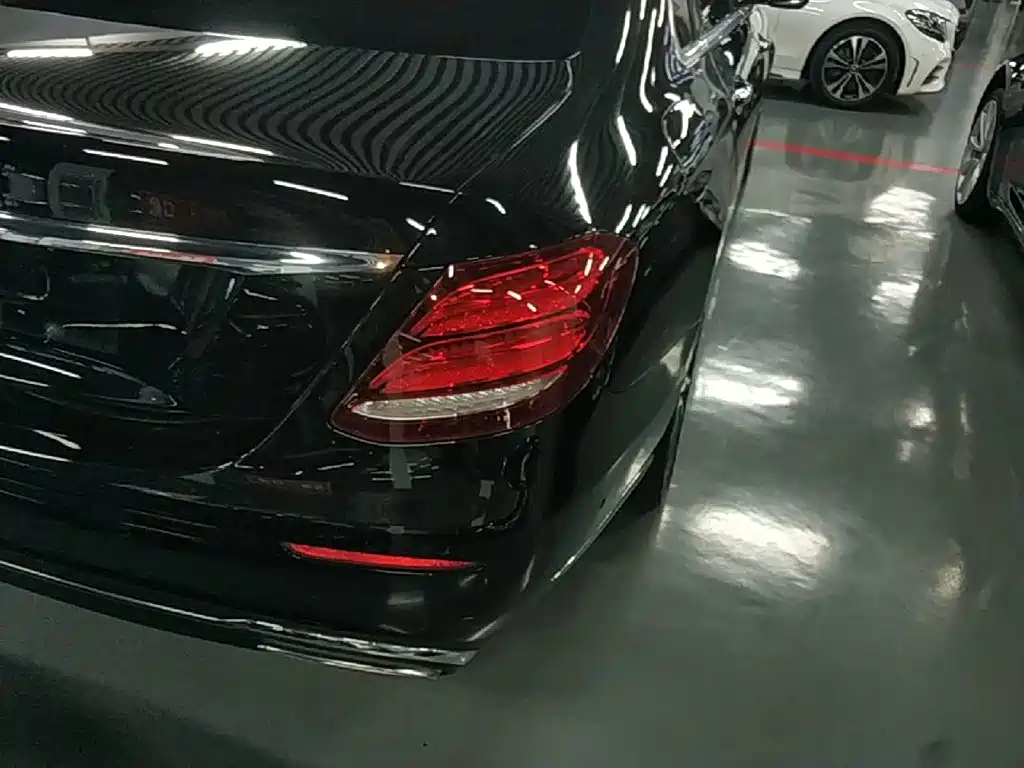 Mercedes-Benz E-Class — миниатюра 8