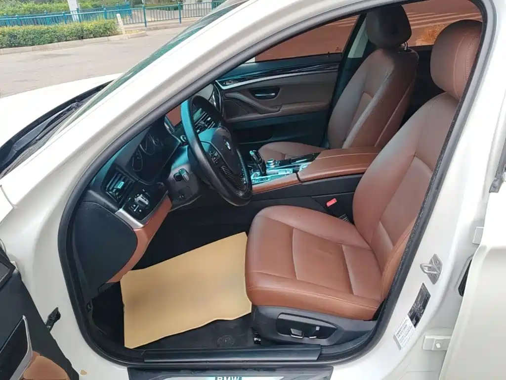 BMW 5 Series — миниатюра 15