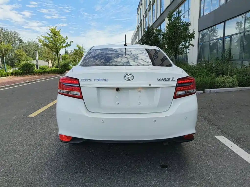 Toyota Yaris L — миниатюра 6