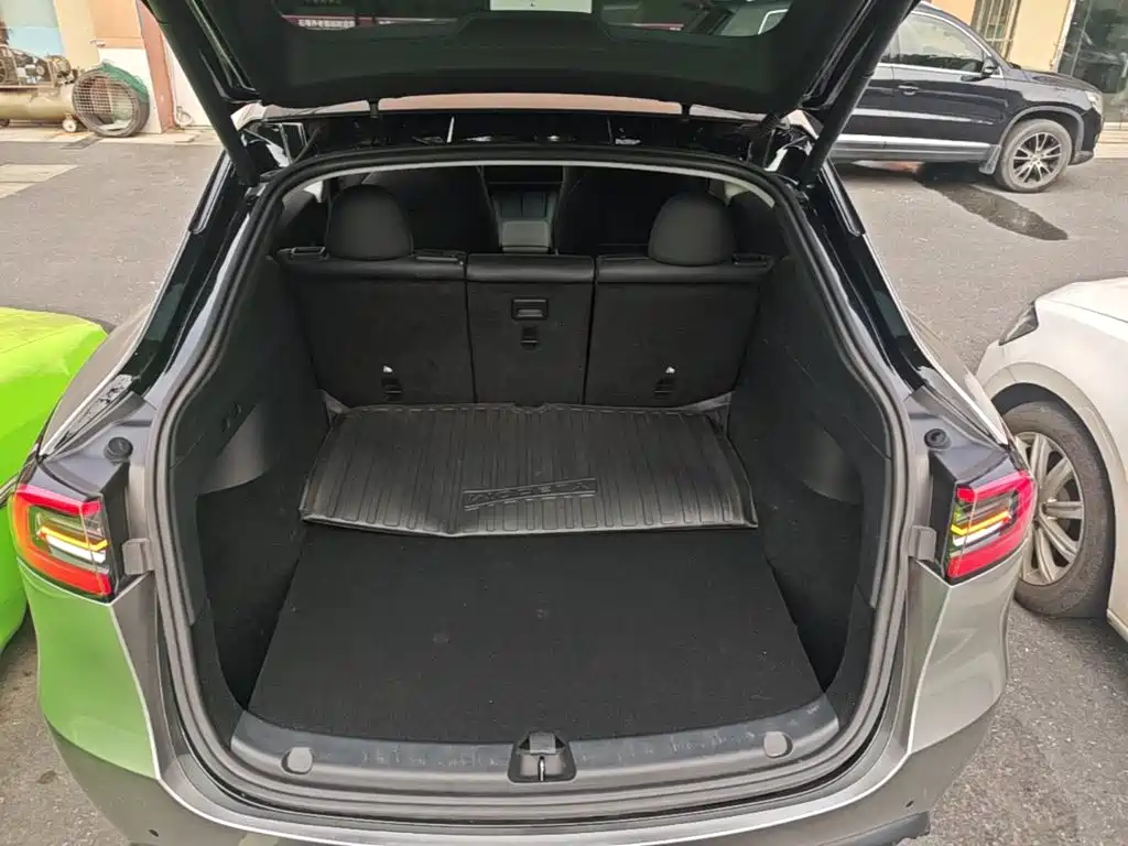 Tesla Model Y — миниатюра 19