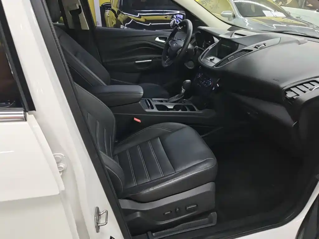 Ford Kuga — миниатюра 25