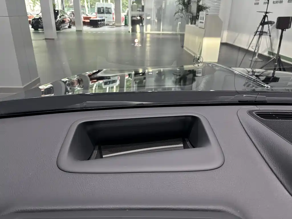 Mercedes-Benz S-Class — миниатюра 13