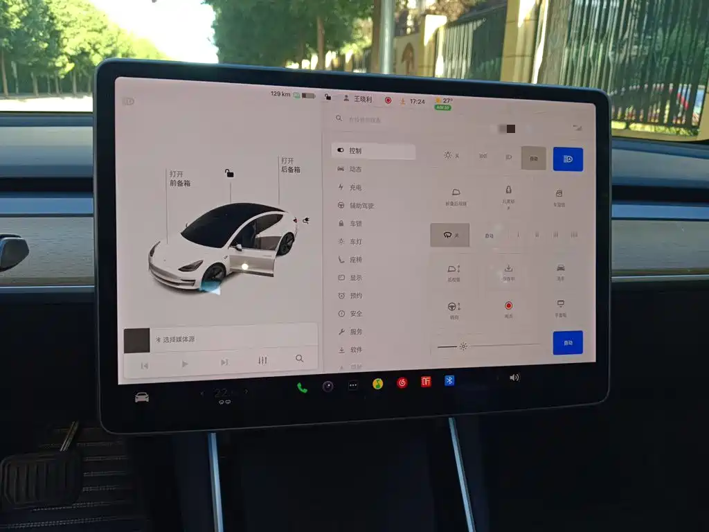 Tesla Model 3 — миниатюра 7