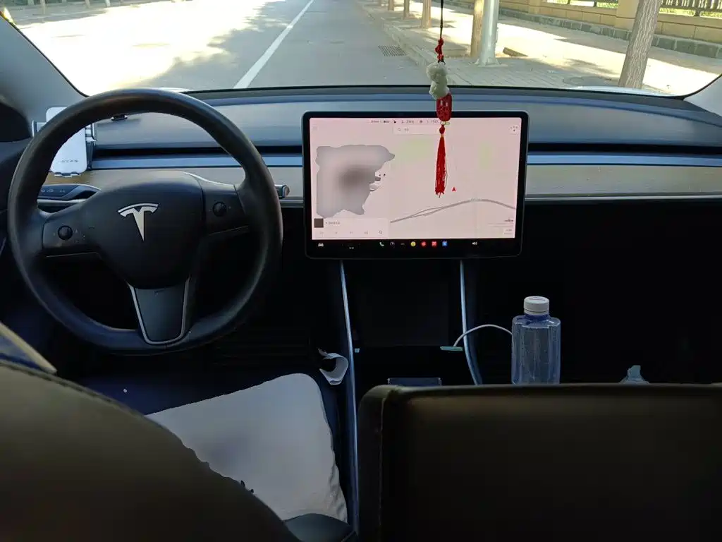 Tesla Model 3 — миниатюра 5