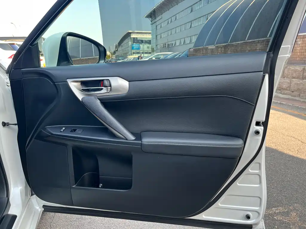 Lexus CT — миниатюра 23