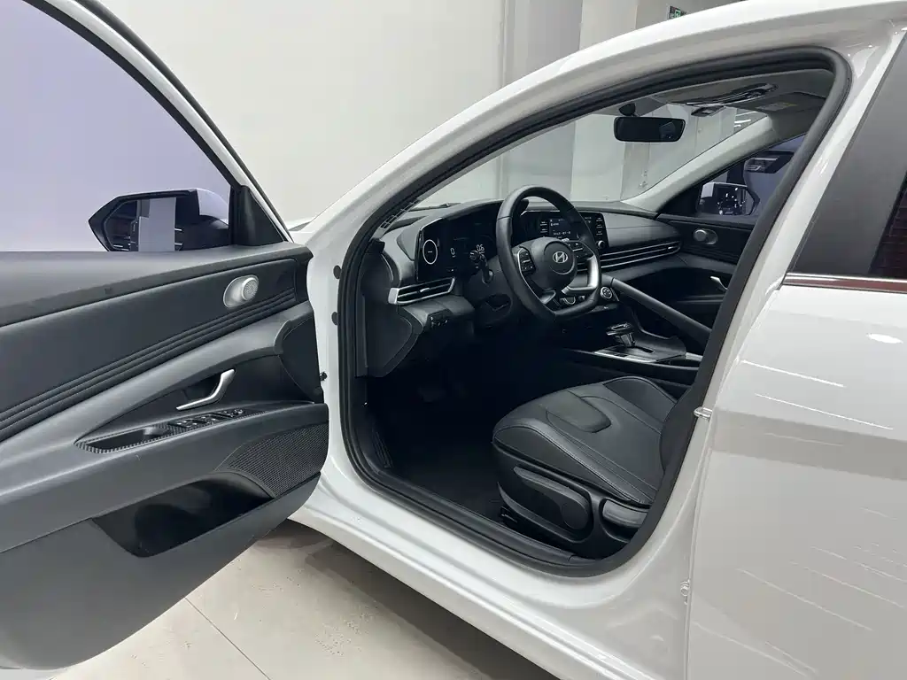 Hyundai Elantra — миниатюра 5