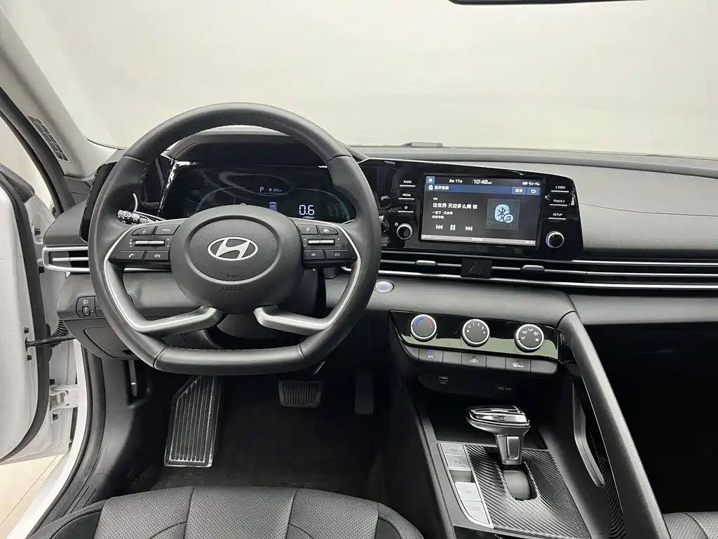 Hyundai Elantra — миниатюра 12
