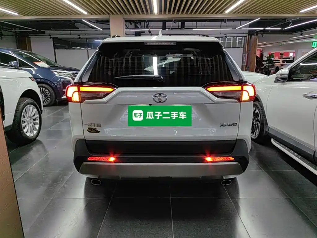 Toyota RAV4 — миниатюра 6