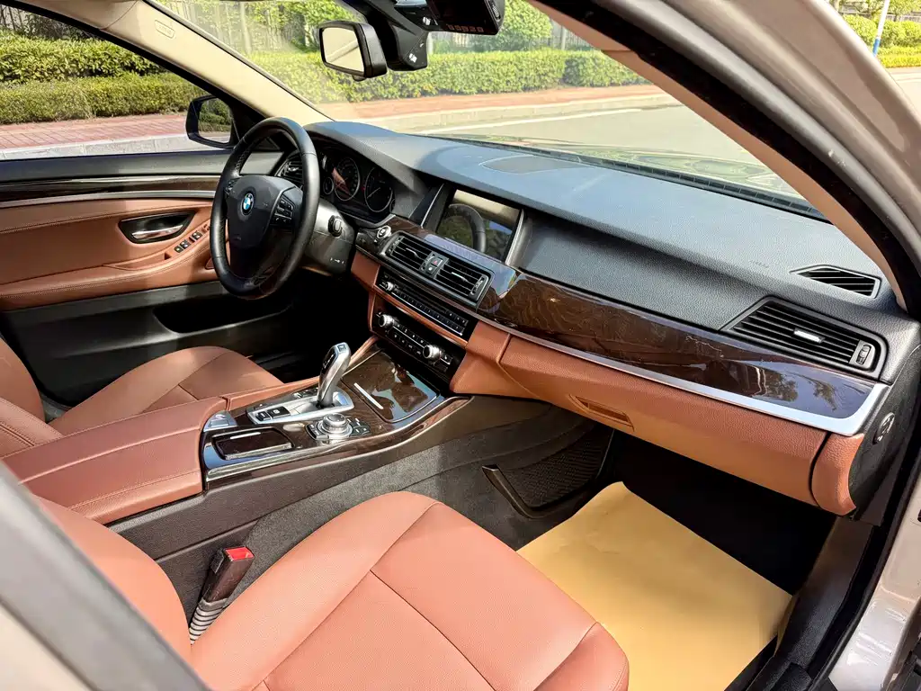 BMW 5 Series — миниатюра 16