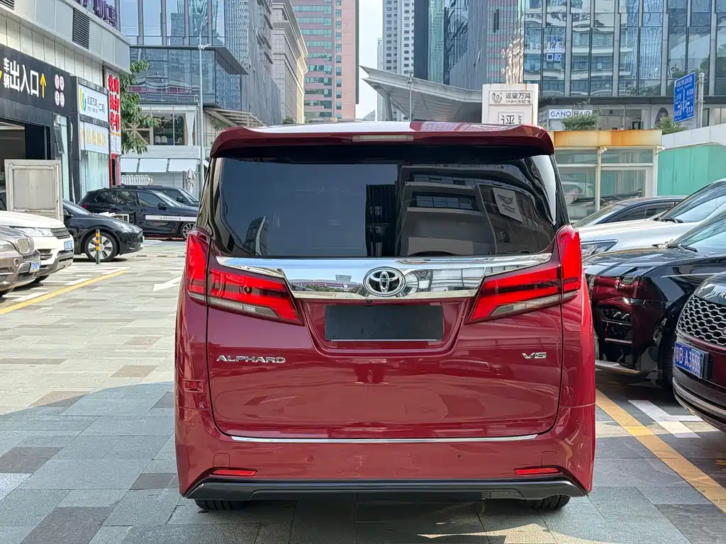 Toyota Alphard — миниатюра 23