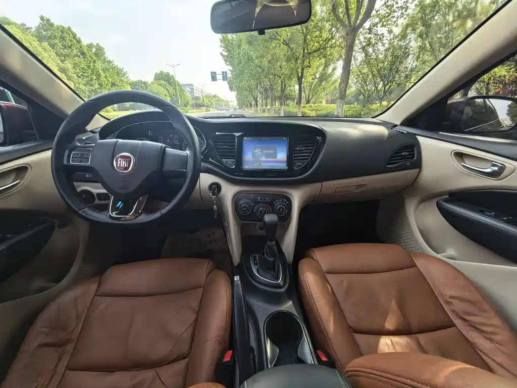 Fiat Viaggio 2012 1.4T AT Enjoy
