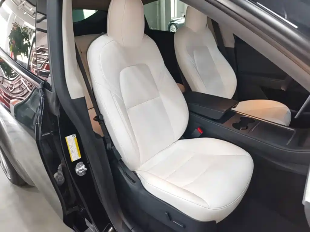Tesla Model Y — миниатюра 25